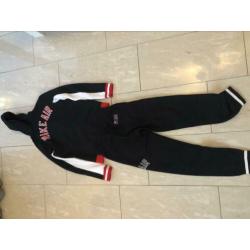 Nike Air trainingspak maat 152