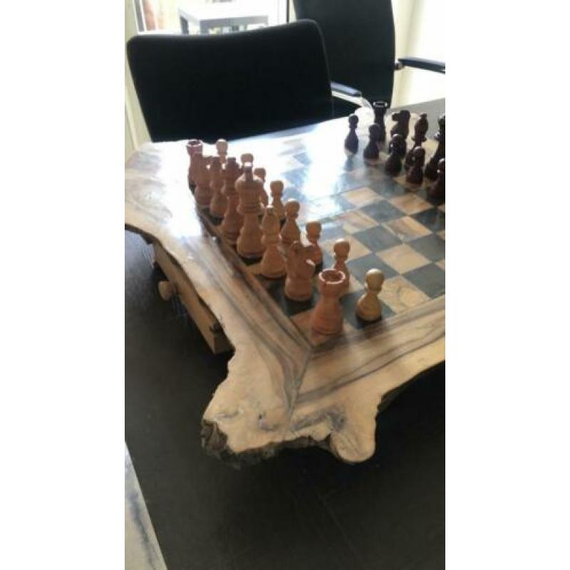 Te koop houten schaakspel/schaaktafel