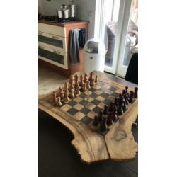 Te koop houten schaakspel/schaaktafel