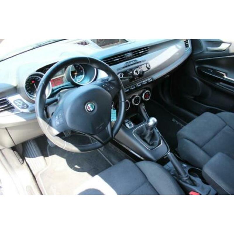 Alfa Romeo Giulietta 1.4 T 170PK DISTINCTIVE | Navigatie | C