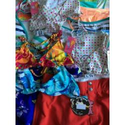 Partij badkleding 18 st. NIEUW tops broekjes shorts bikini’s