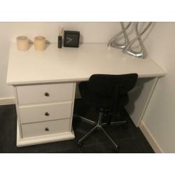 Wit houten bureau, onbeschadigd met 3 laden