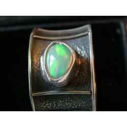 Oude forse zilveren ring met opaal