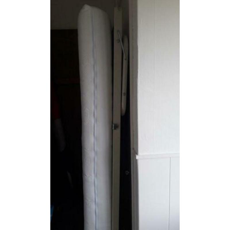 190 x 80 cm.. inclusief matras..