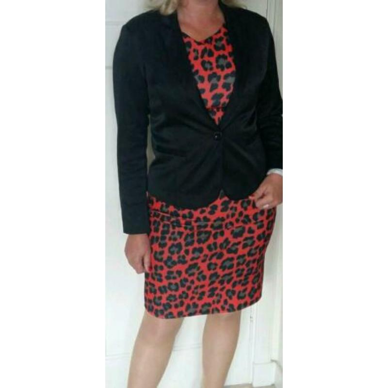 Mooi jurkje met tijgerprint in rood * maat 38 / 40 z.g.a.n.