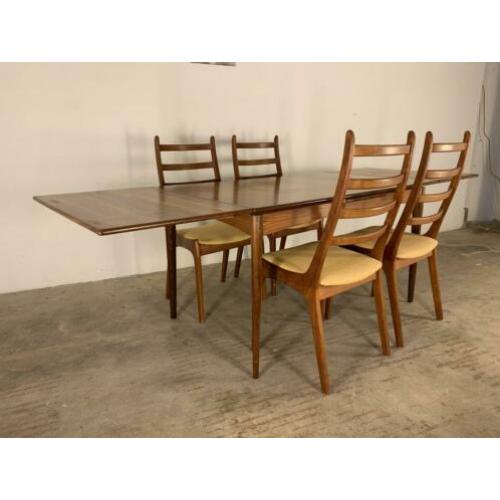 Moller tafel met ladder back stoelen vintage eetkamerset