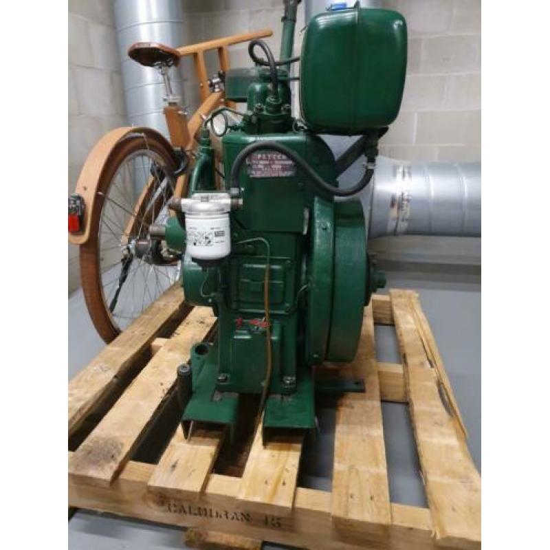 Petter motor met melkmachine pomp