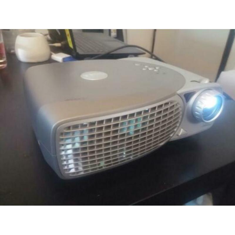Dell 2200MP met koffer en nieuwe lamp