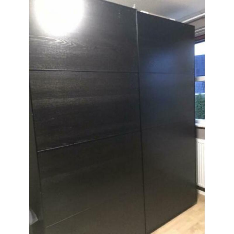 Kledingkast pax Malm Ikea.