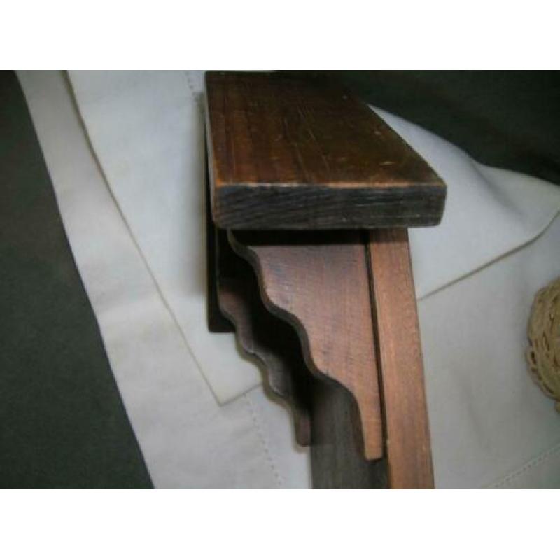 houten kapelletje kleine console voor (heilig) beeldje