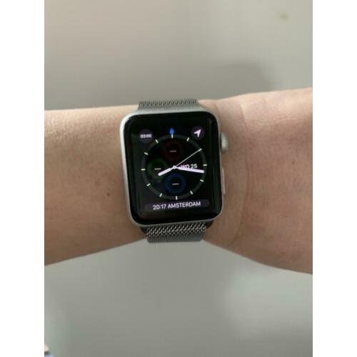 Apple Watch 3 series met originele Milanese band