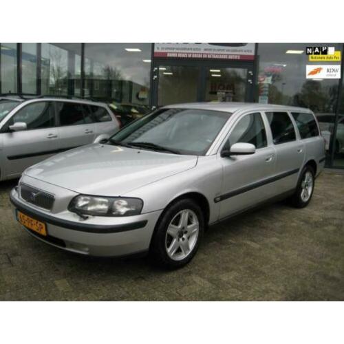 Volvo V70 2.4 Comfort Line BJ04-AIRCO-ALCANTARA-LMV