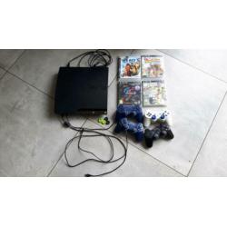 PlayStation 3 met 4 controllers en 4 spellen