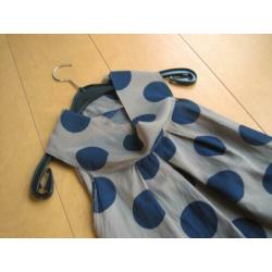 Prachtige taupe top met blauwe polkadots 38-40-42 SNAZZEYS