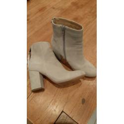 Spm suede beige enkel laarzen maat 37