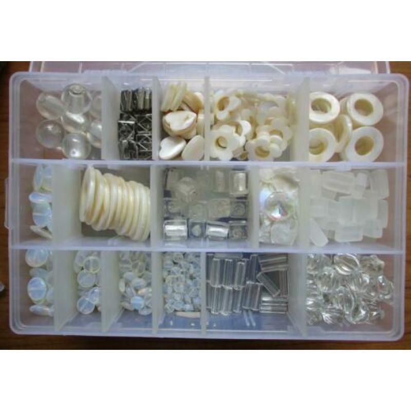 Sieraden materiaal - ongeveer 28 kg inclusief sorteerboxen