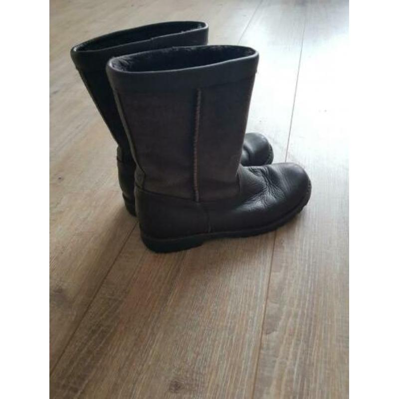 UGG Riverton Chocolate mt 34-36