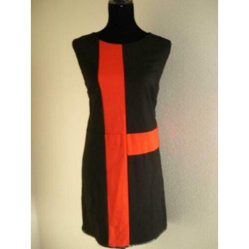 ARTICLES zwarte jurk met rode accent mt44