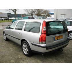 Volvo V70 2.4 Comfort Line BJ04-AIRCO-ALCANTARA-LMV