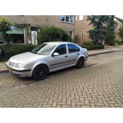 Volkswagen Bora 2.0 benzine 85KW 1999 Grijs