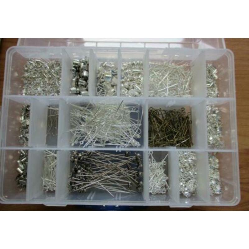 Sieraden materiaal - ongeveer 28 kg inclusief sorteerboxen
