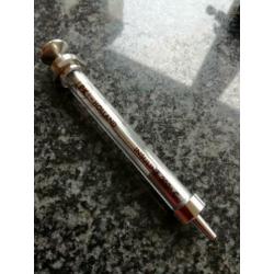 oude metalen injecties en.naalden.voor verzamelen