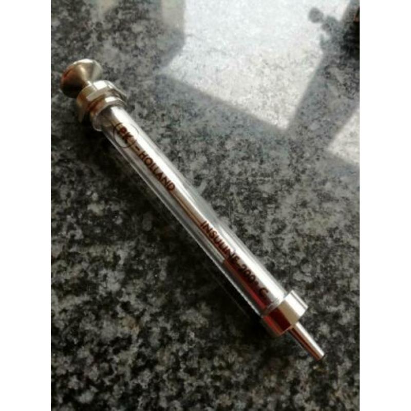 oude metalen injecties en.naalden.voor verzamelen