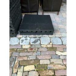 Rubber tegels 50x50x3 speeltoestellen of op dak €40