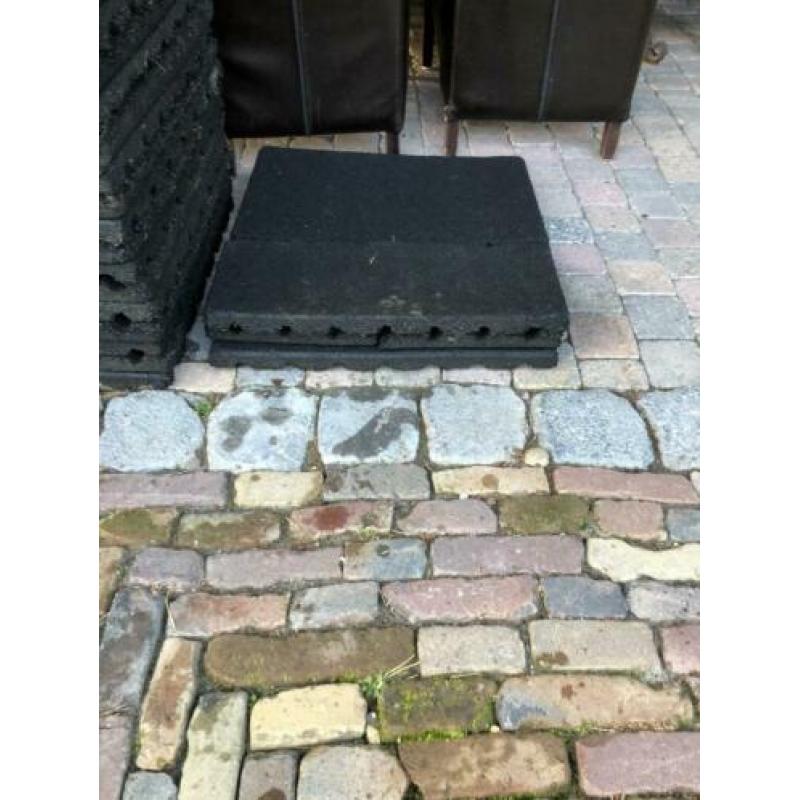 Rubber tegels 50x50x3 speeltoestellen of op dak €40