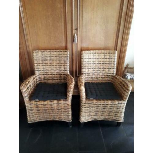 2 rieten stoelen