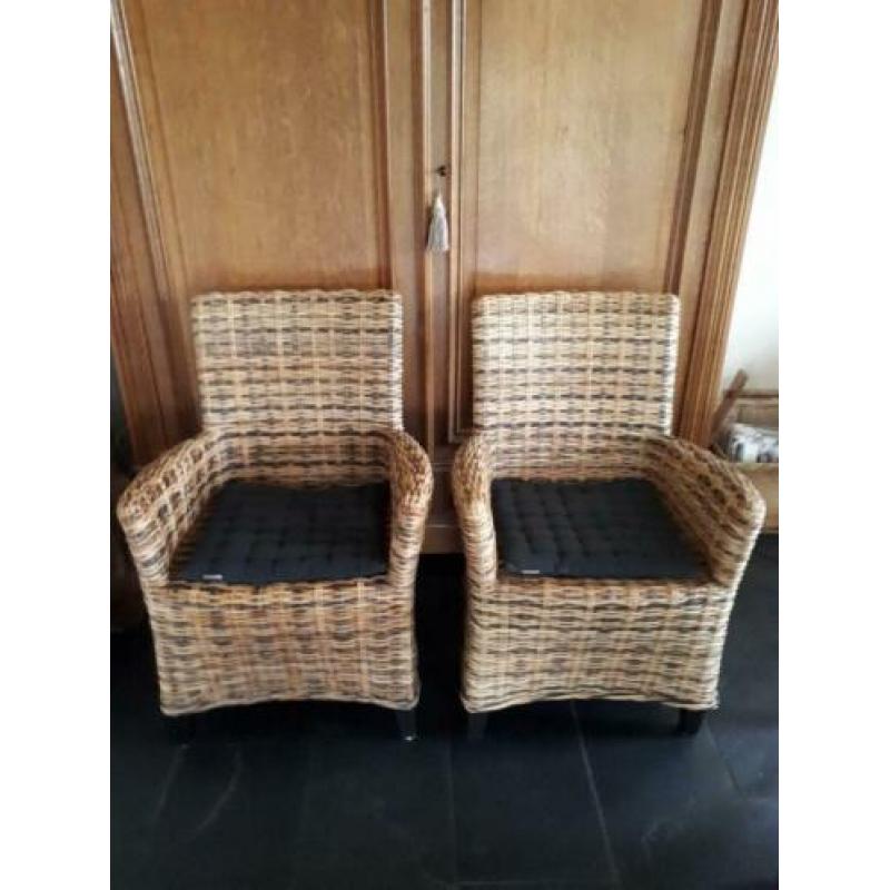 2 rieten stoelen
