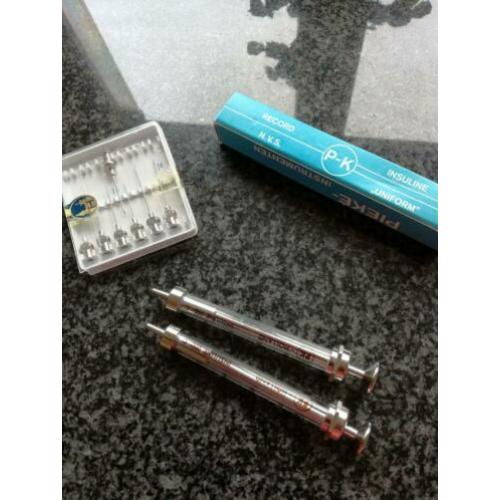 oude metalen injecties en.naalden.voor verzamelen
