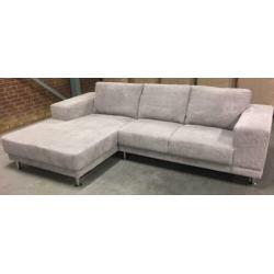 Loungebank uitgevoerd in ribstof.