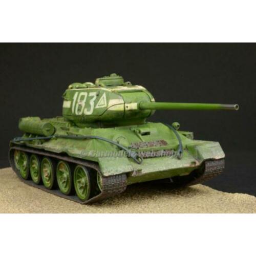 Forces of Valor 1/32 Sovjet tank T34/85 nacht / stad verweri