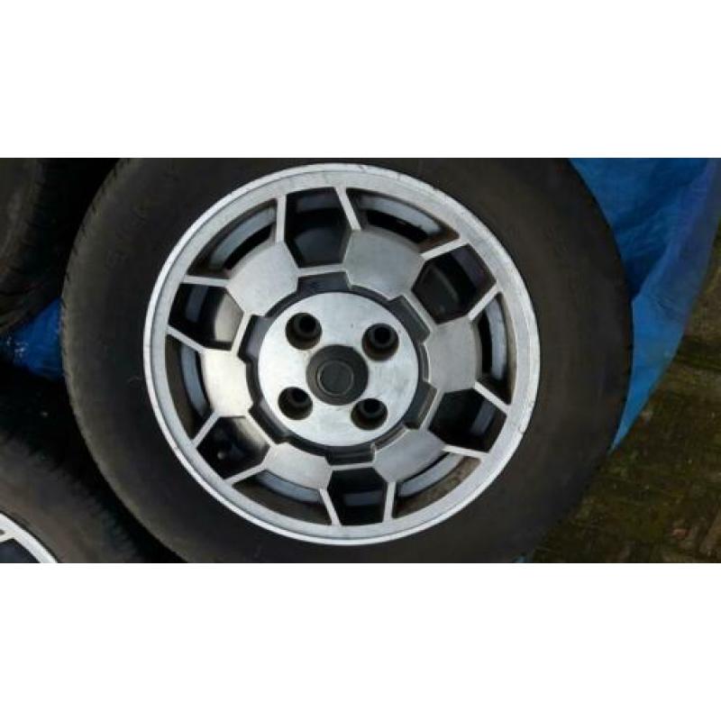 soccerbal velgen 2 sets saab te koop met 20 wielmoeren