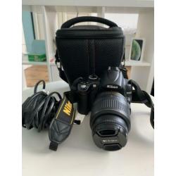 Nikon D5000 + AF-S 18-55mm