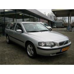 Volvo V70 2.4 Comfort Line BJ04-AIRCO-ALCANTARA-LMV