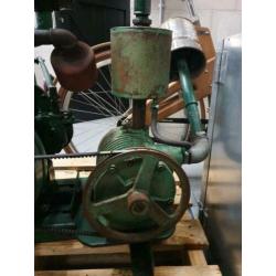 Petter motor met melkmachine pomp