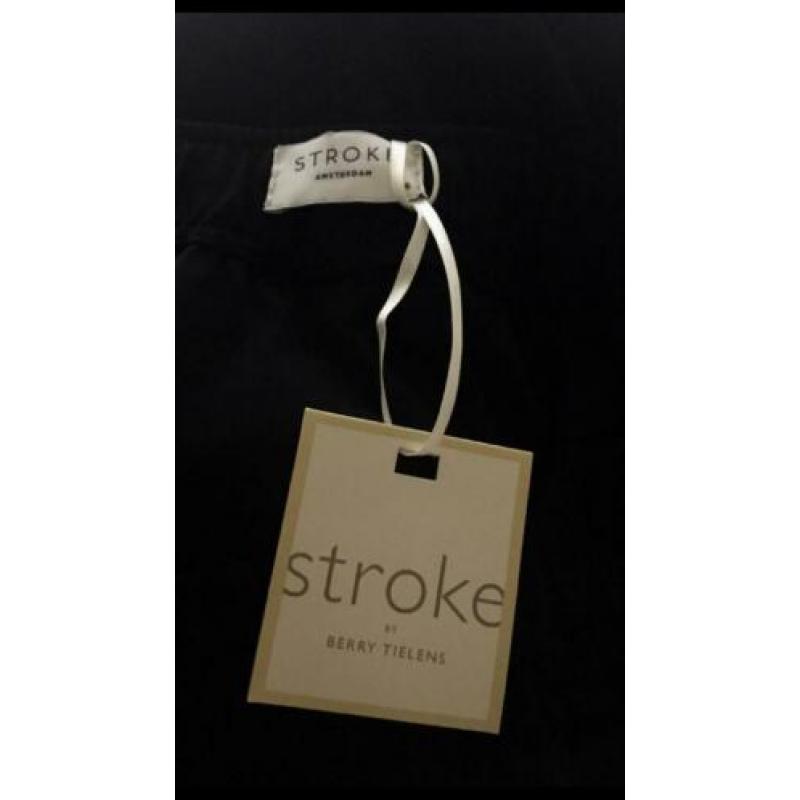 Stroke / Berry Tielens nieuwe kokerrok in travel mt S