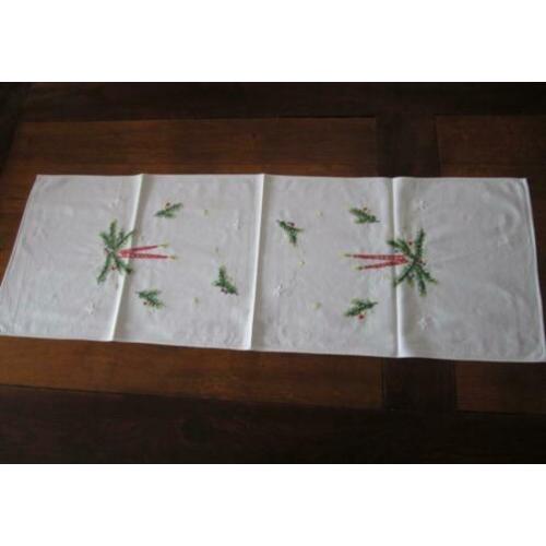 kerstloper handgeborduurd 107x37 cm.