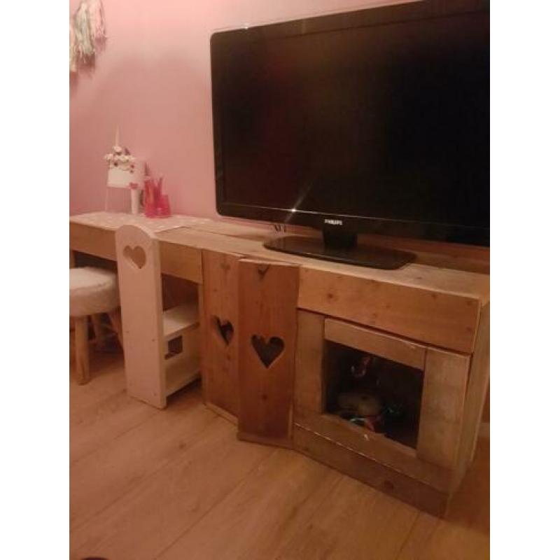 Gaaf meisjes bureau/dressoir/keukentje