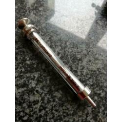 oude metalen injecties en.naalden.voor verzamelen