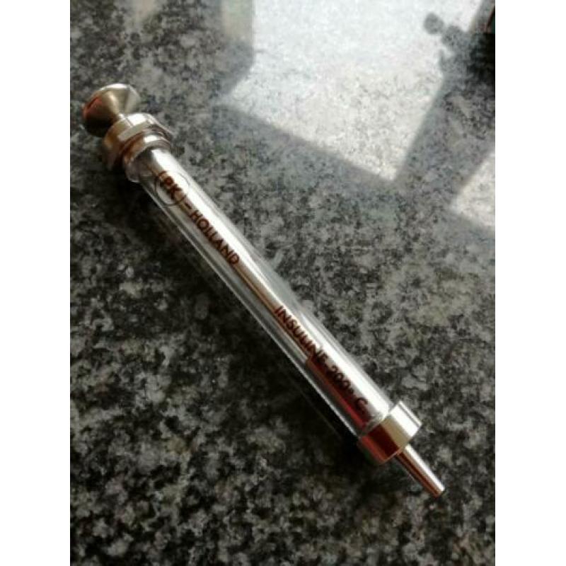 oude metalen injecties en.naalden.voor verzamelen
