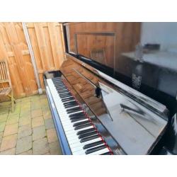 Gereviseerde zwarte Leutke piano.