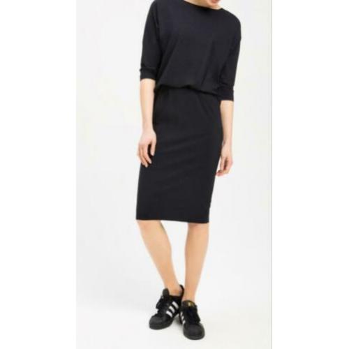 Stroke / Berry Tielens nieuwe kokerrok in travel mt S