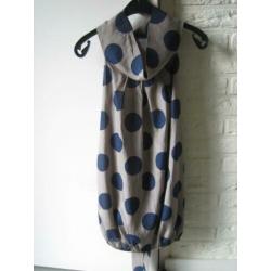 Prachtige taupe top met blauwe polkadots 38-40-42 SNAZZEYS