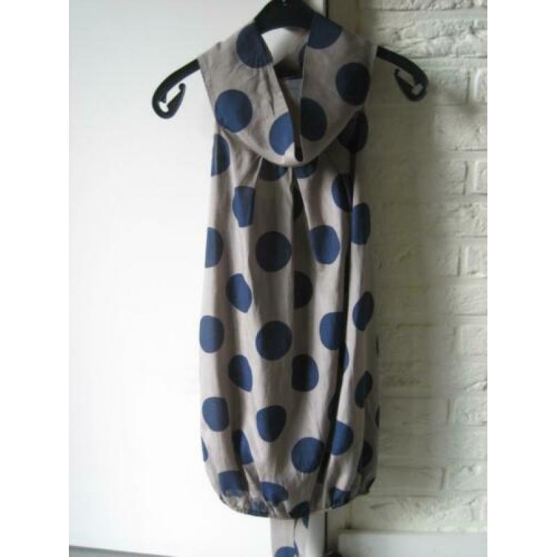 Prachtige taupe top met blauwe polkadots 38-40-42 SNAZZEYS