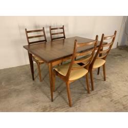 Moller tafel met ladder back stoelen vintage eetkamerset
