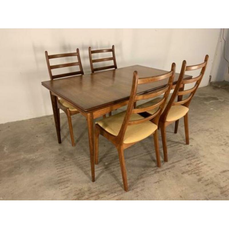 Moller tafel met ladder back stoelen vintage eetkamerset