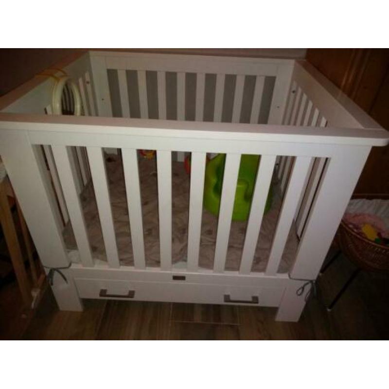 Robuuste witte box met lade
